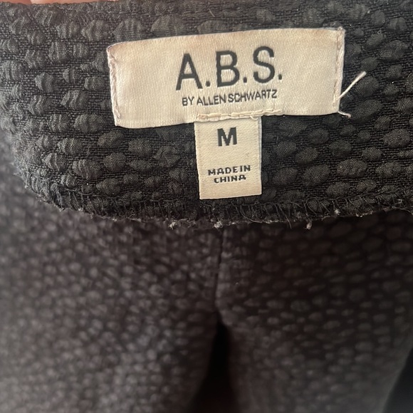 Cute slightly cropped black textured tank top ABS By ALLEN SCHWARTZ - Picture 4 of 5